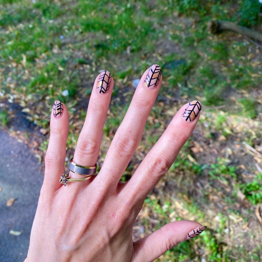Geometric Lines Gold Accents Short Square Nails Geometric Lines Gold Accents Short Square Nails — Best Chic Nails