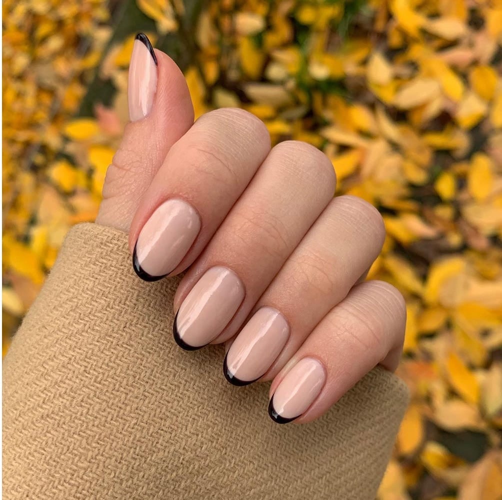 Short Oval Nails with Thin Black French Tips Short Oval Nails with Thin Black French Tips — Best Classy Nails