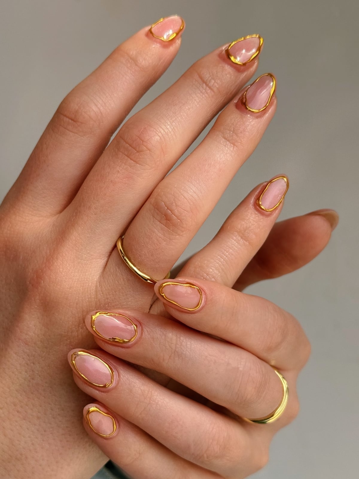 Short Almond Nails with Sheer Pink and Gold Border Short Almond Nails with Sheer Pink and Gold Border — Best Cute Almond Nails
