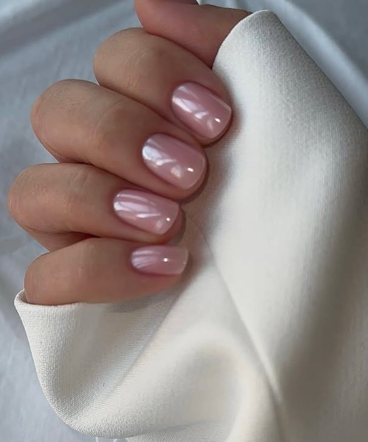 Pearlescent Milky Glossy Short Oval Nails Pearlescent Milky Glossy Short Oval Nails — Best Simple Short Nails