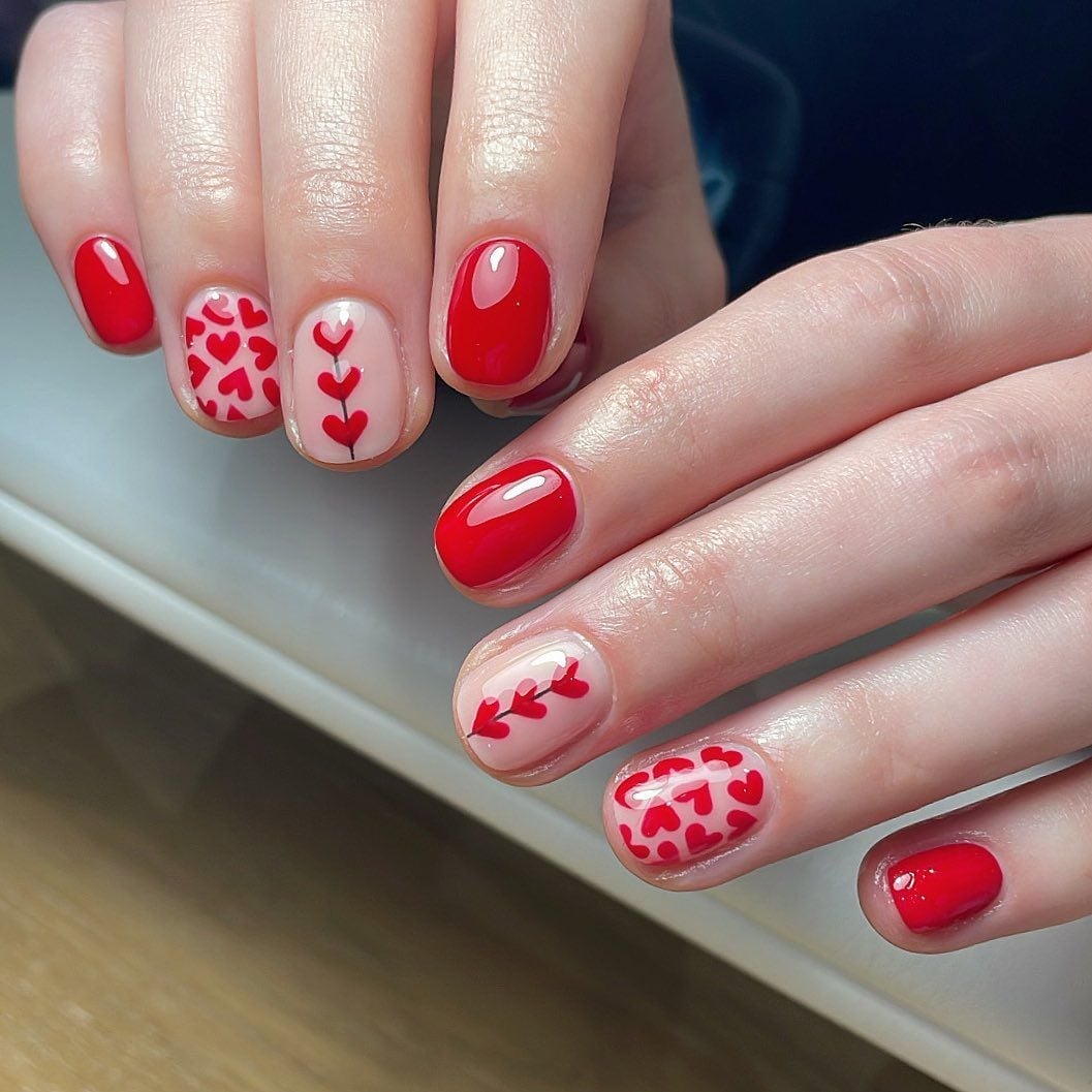 Red Heart Pattern Short Oval Nails Red Heart Pattern Short Oval Nails — Best Simple Short Nails
