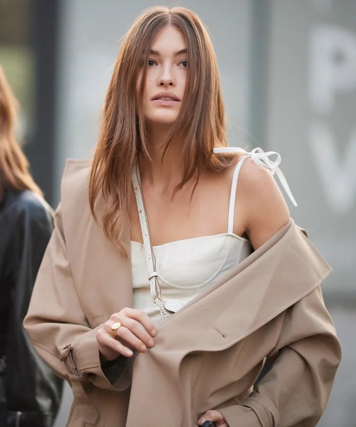Mid-Back Waves With Soft Curtain Bangs and Long Layers — Best Trendy Haircuts