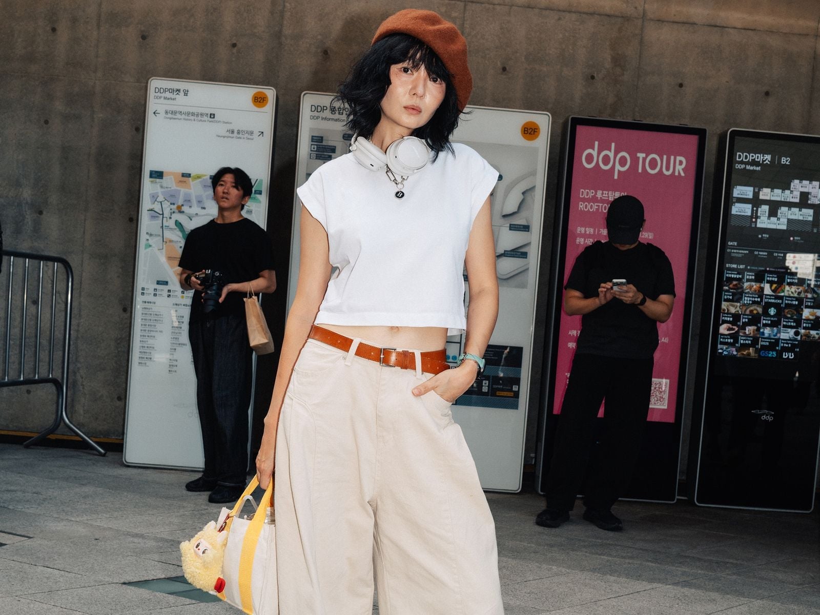 White Crop Top and Beige Wide Leg Trousers White Crop Top and Beige Wide Leg Trousers — Best Trendy Outfits