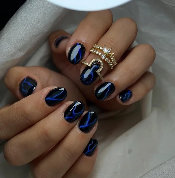Short Oval Nails With Electric Blue Lightning Bolts — Black Nails Art Ideas