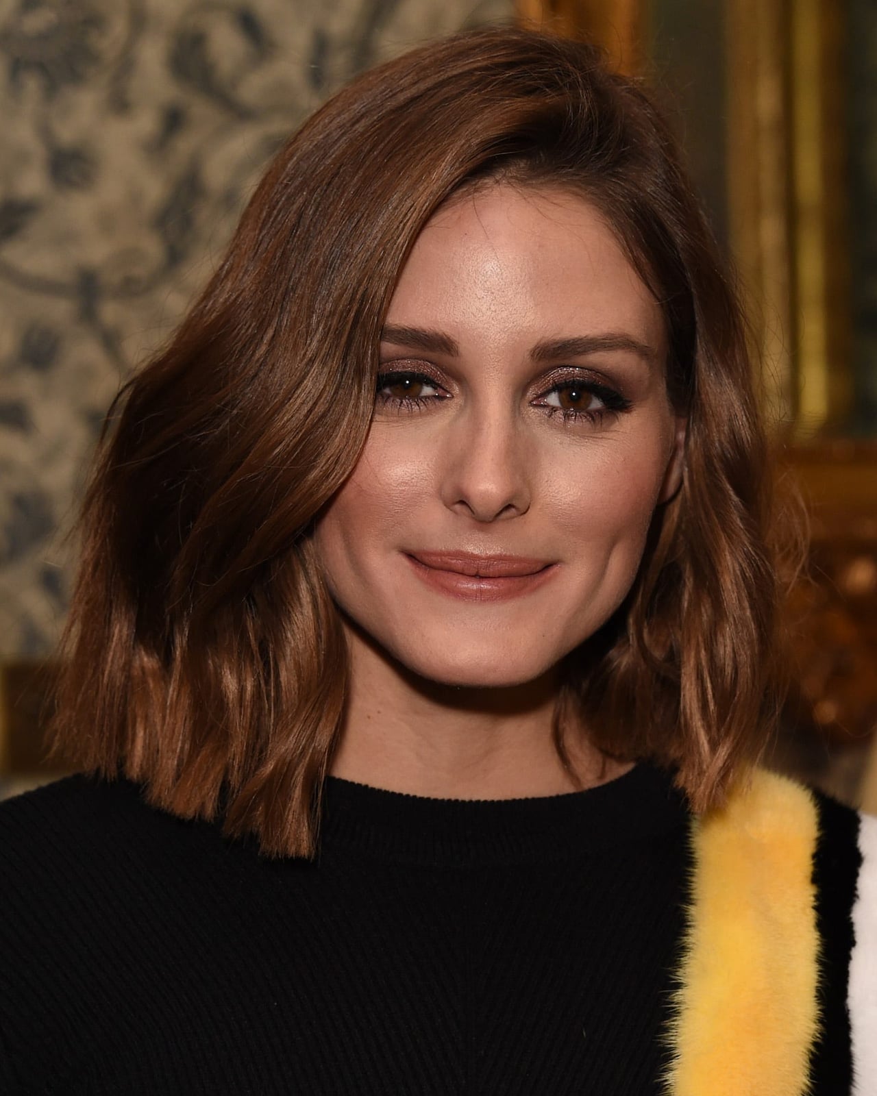 Collarbone Lob With Lighter Pieces Collarbone Lob With Lighter Pieces — Brunette Hair Inspiration