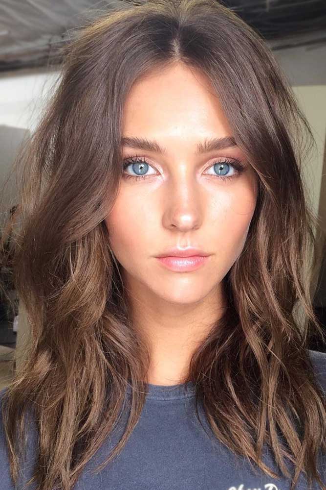 Collarbone Layers With Neutral Medium Brown Collarbone Layers With Neutral Medium Brown — Brunette Hair Inspiration