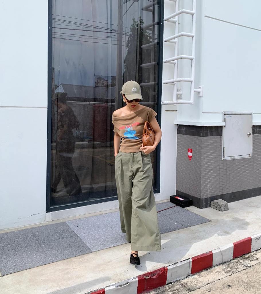Wide Leg Cargo Pants with Graphic Print Top — Chic Green Cargo Pants Outfit