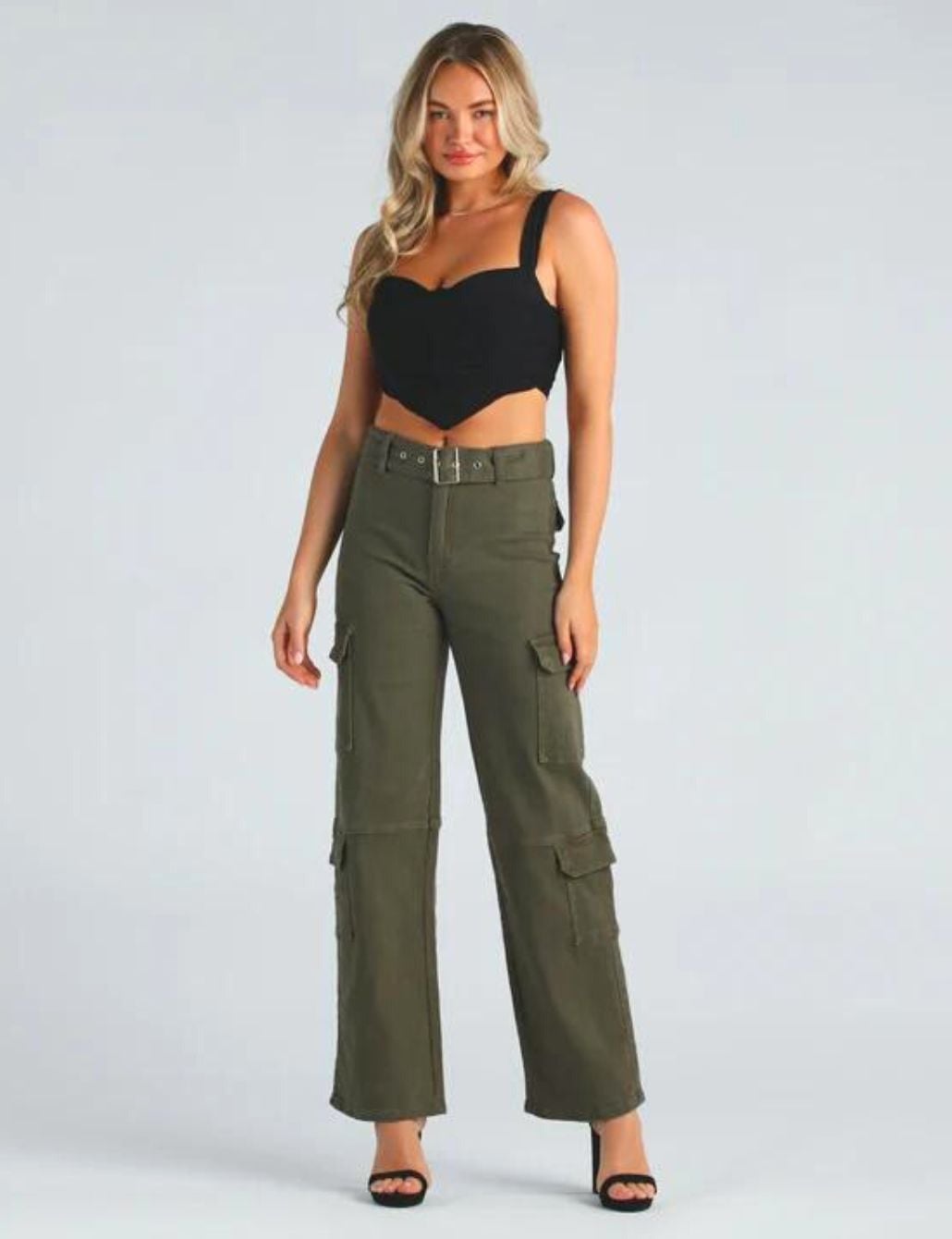 Straight Leg Green Cargo Pants with a Buckle Belt — Chic Green Cargo Pants Outfit