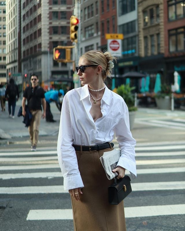 Navy Blazer Over Striped Tee and Jeans Navy Blazer Over Striped Tee and Jeans — Chic Style Inspo