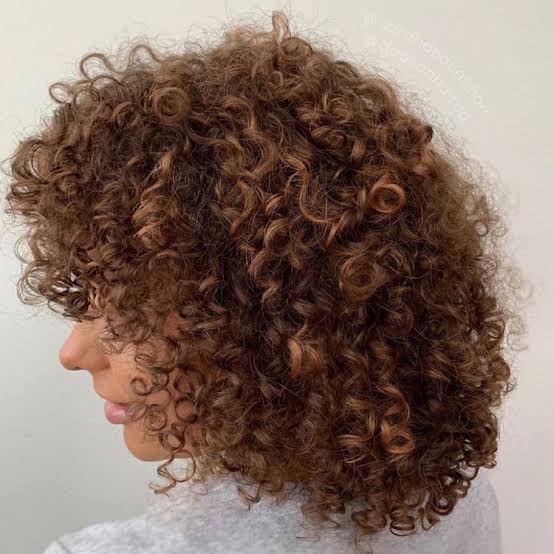 Brown Collarbone Lob With Caramel Highlights — Classy 3c Hairstyles