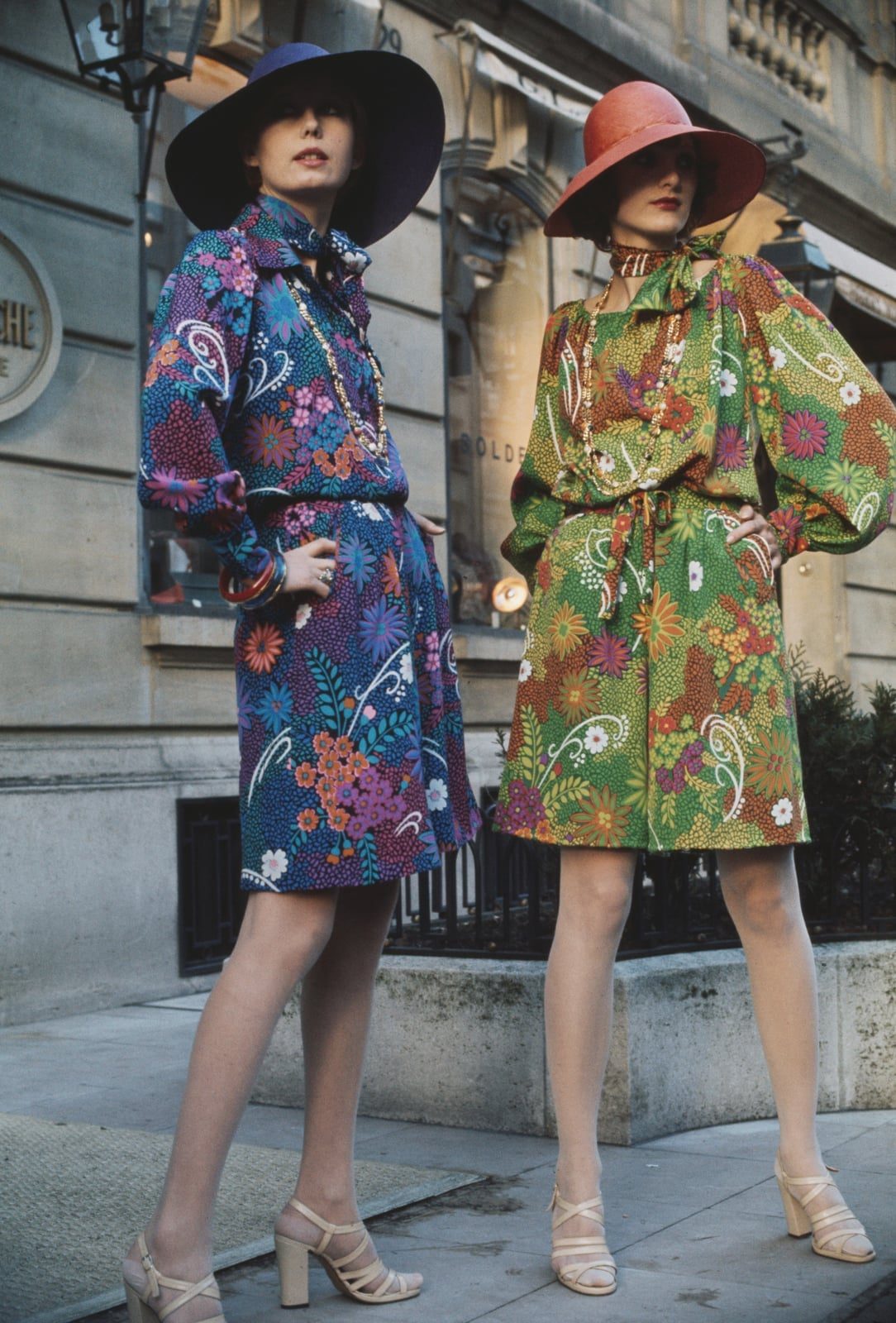 Floral Print Mini Dresses with Wide-Brimmed Hats Floral Print Mini Dresses with Wide-Brimmed Hats — Classy 70s Outfits