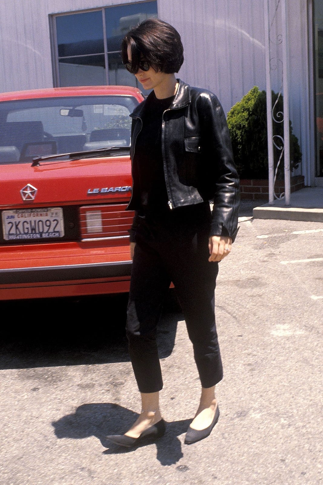 Cropped Leather Jacket and Goth-Inspired Look Cropped Leather Jacket and Goth-Inspired Look — Classy 90s Outfits