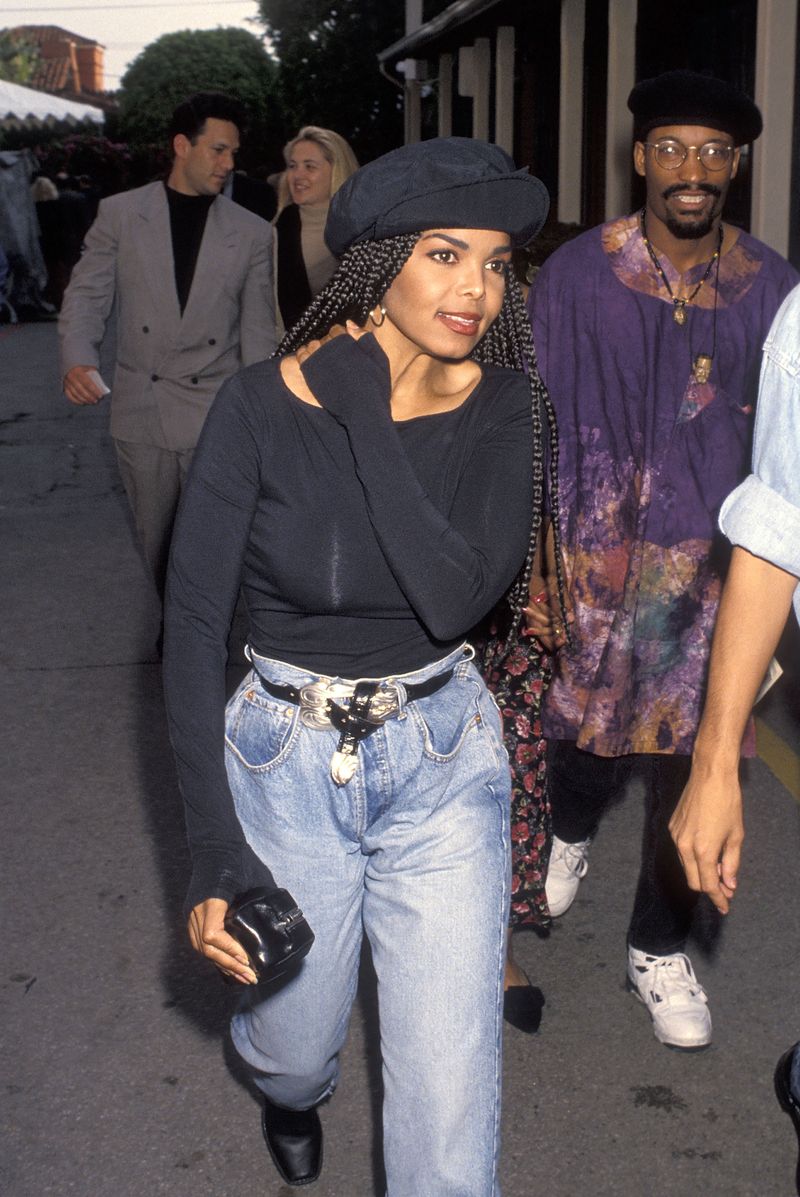 High-Waisted Jeans and Fitted Top for Street Style High-Waisted Jeans and Fitted Top for Street Style — Classy 90s Outfits