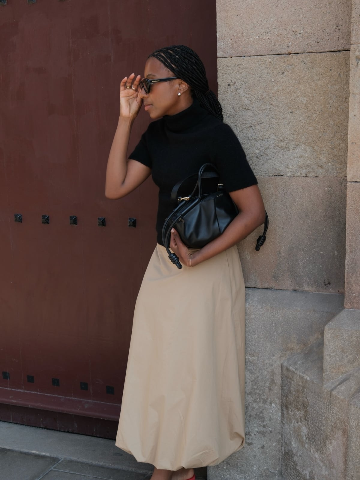 Minimalist 90s Aesthetic with a Turtleneck and Skirt Minimalist 90s Aesthetic with a Turtleneck and Skirt — Classy 90s Outfits Black Women