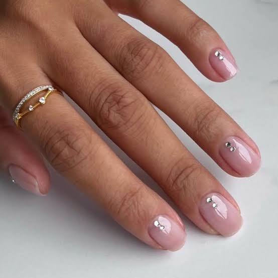 Sheer Pink Rhinestone Short Oval Nails Sheer Pink Rhinestone Short Oval Nails — Classy Acrylic Nails
