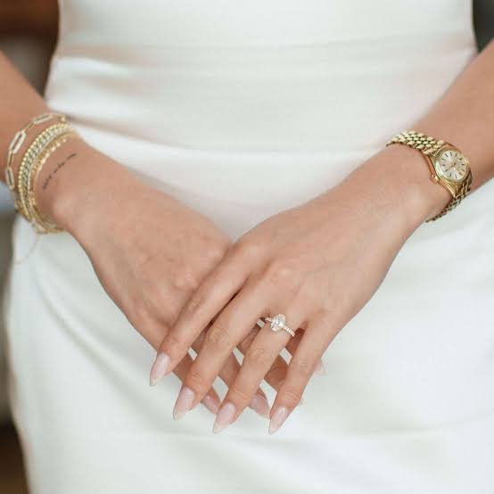 Medium Stiletto Sheer Nude Nails Medium Stiletto Sheer Nude Nails — Classy Anniversary Nails