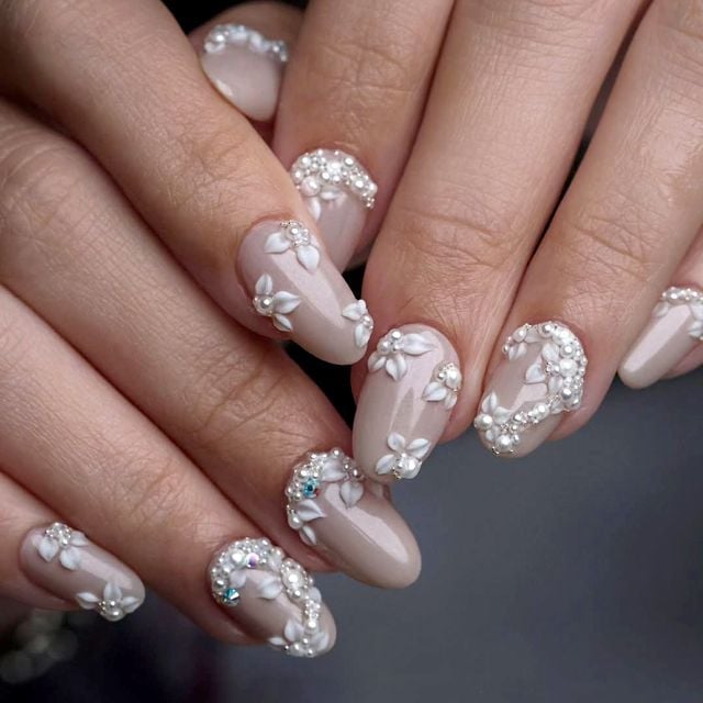 Sheer Pearlescent Shimmer Oval Nails Sheer Pearlescent Shimmer Oval Nails — Classy Anniversary Nails