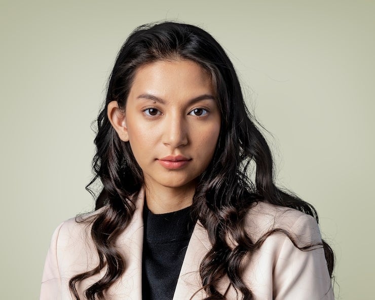 Mid-Back Glossy Waves With Highlights — Classy Asian Hairstyles