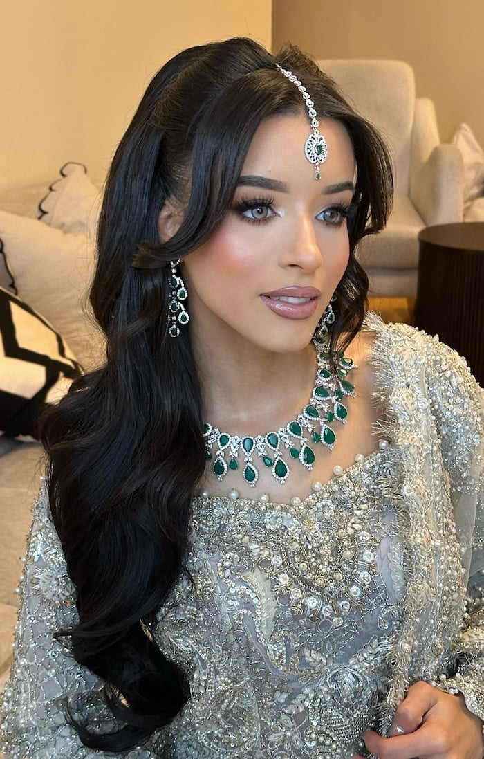 Side Ponytail With Cascading Waves — Classy Asian Hairstyles