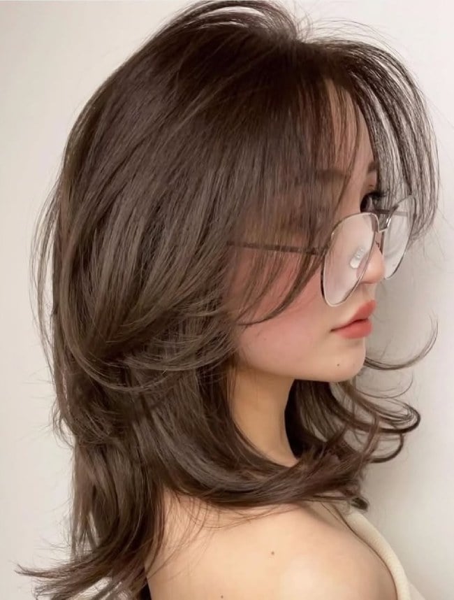 Collarbone Layers With Feathered Bangs — Classy Asian Hairstyles