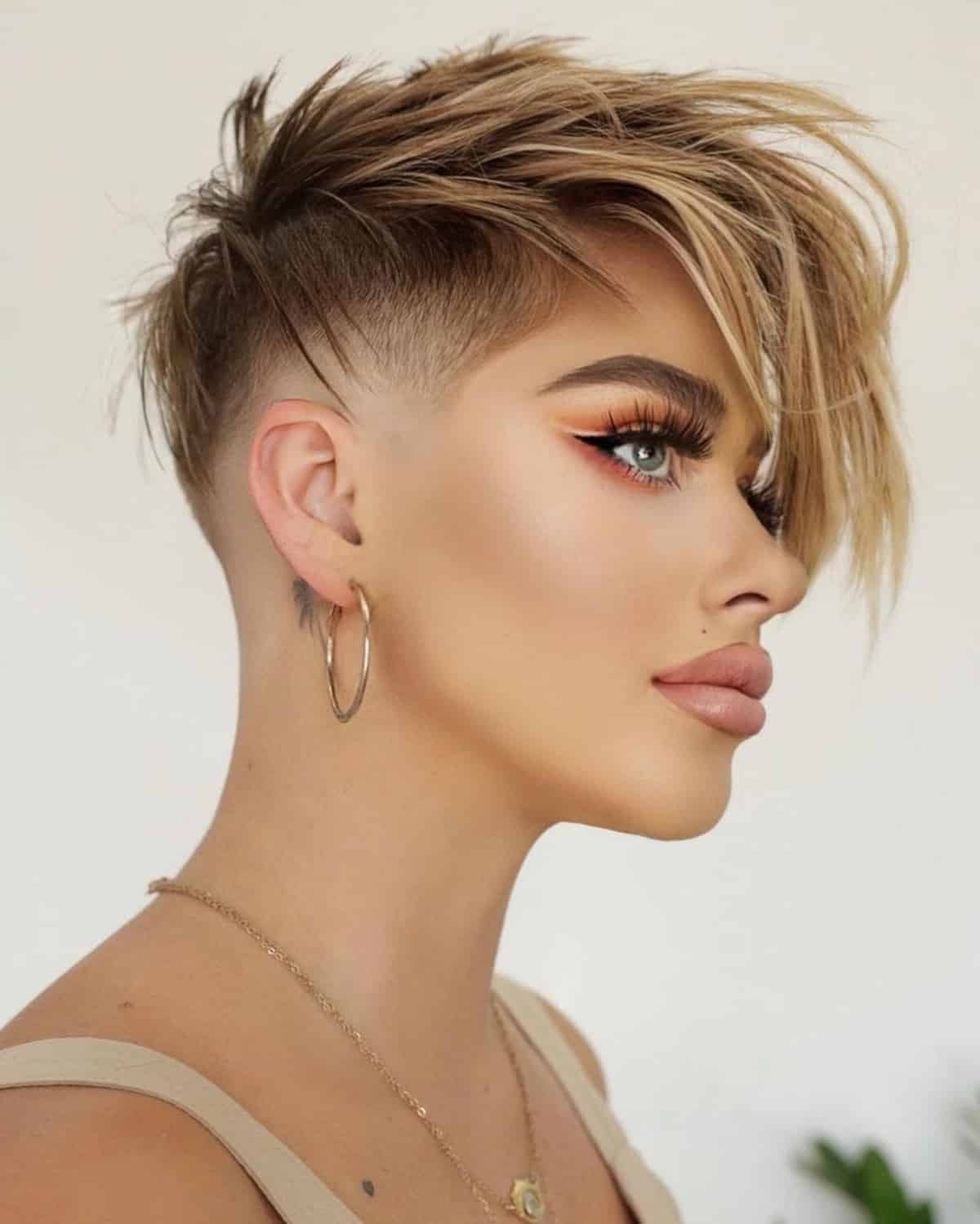 Edgy Pixie With Undercut and Long Asymmetrical Bangs Edgy Pixie With Undercut and Long Asymmetrical Bangs — Classy Asymmetrical Pixie