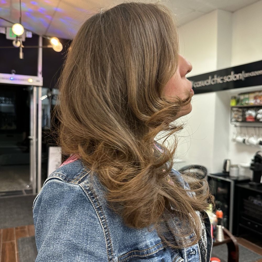 Brown Hair with Blonde Highlights and Off-The-Shoulder Top Brown Hair with Blonde Highlights and Off-The-Shoulder Top — Classy Babylights