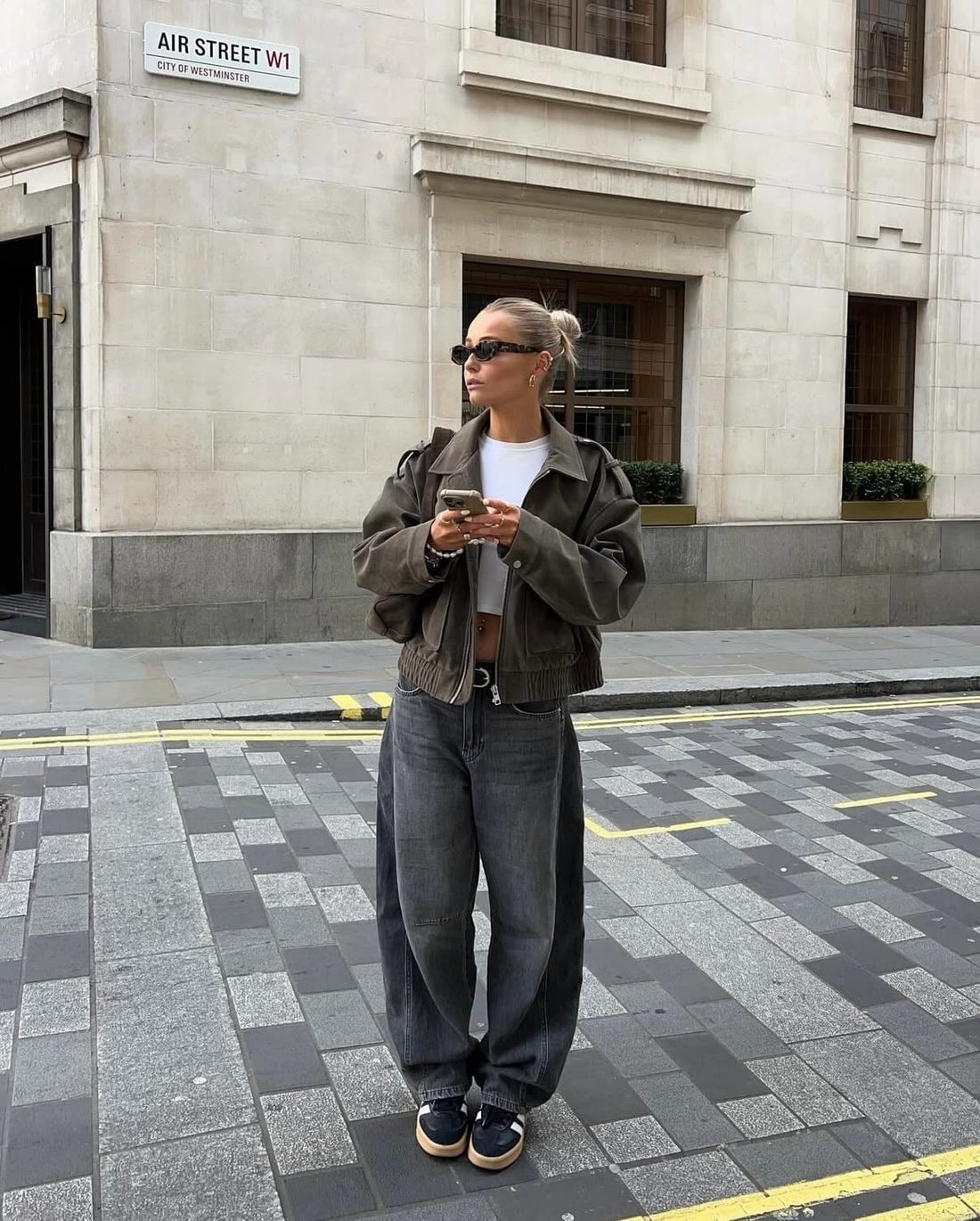 Very Baggy Grey Jeans with Cropped Jacket — Classy Baggy Outfits