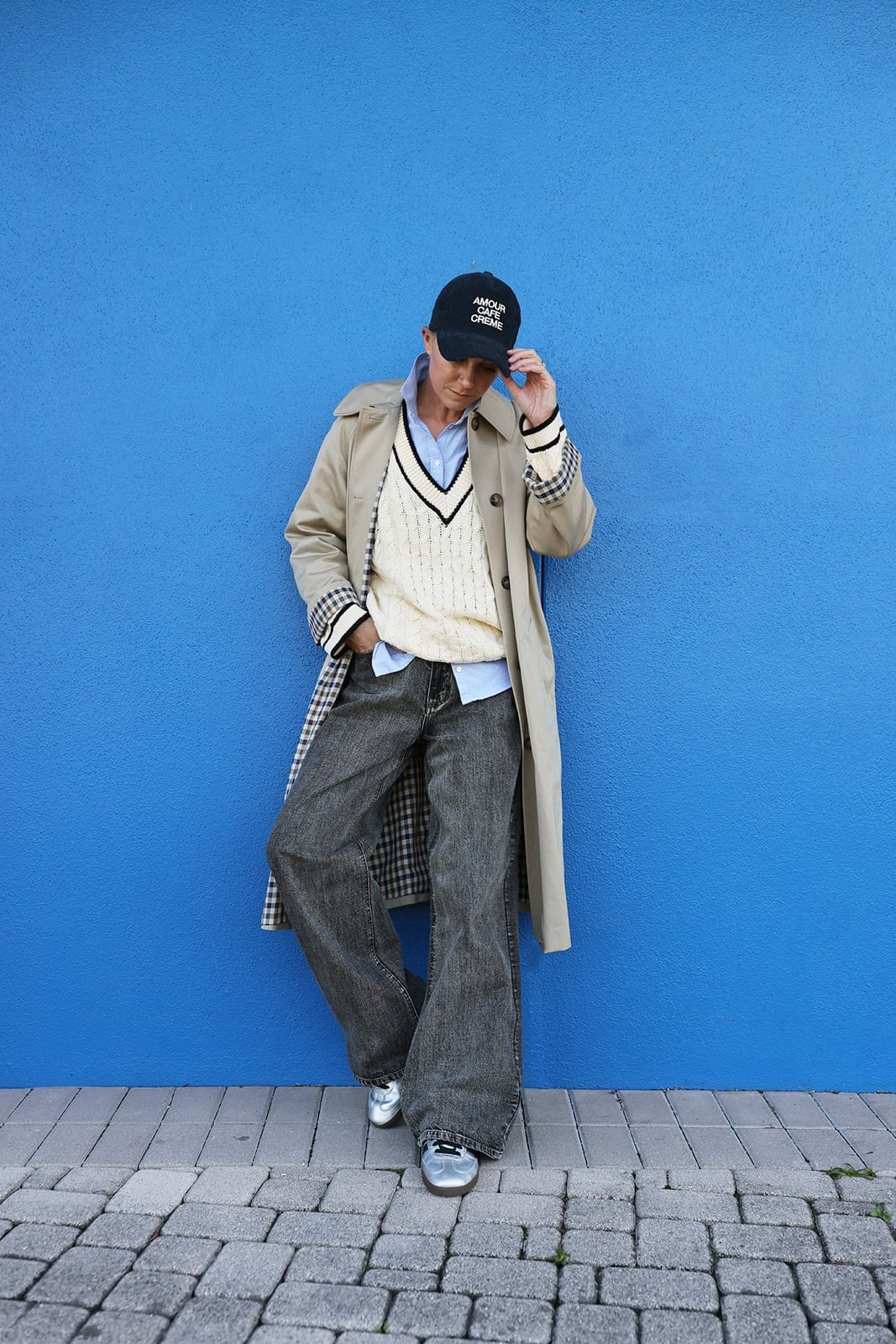 Oversized Grey Jeans with Trench Coat — Classy Baggy Outfits