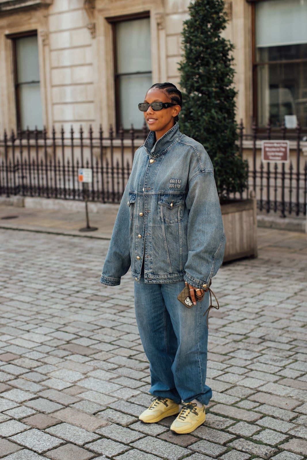 Blue Wide Leg Jeans with Black Scoop Neck Top — Classy Baggy Outfits