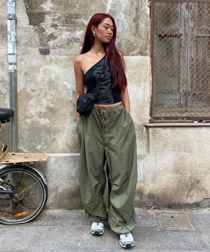 Oversized Cargo Pants with One-Shoulder Top — Classy Baggy Outfits