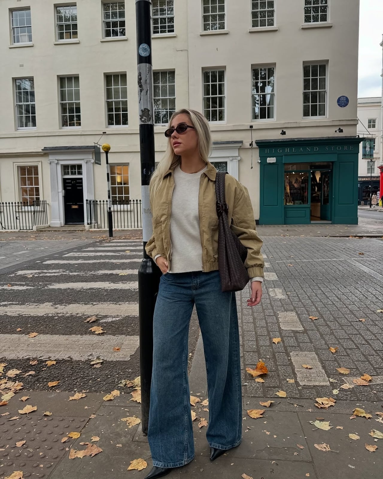 Oversized Wide Leg Jeans with Beige Bomber Jacket, Sunglasses — Classy Baggy Outfits