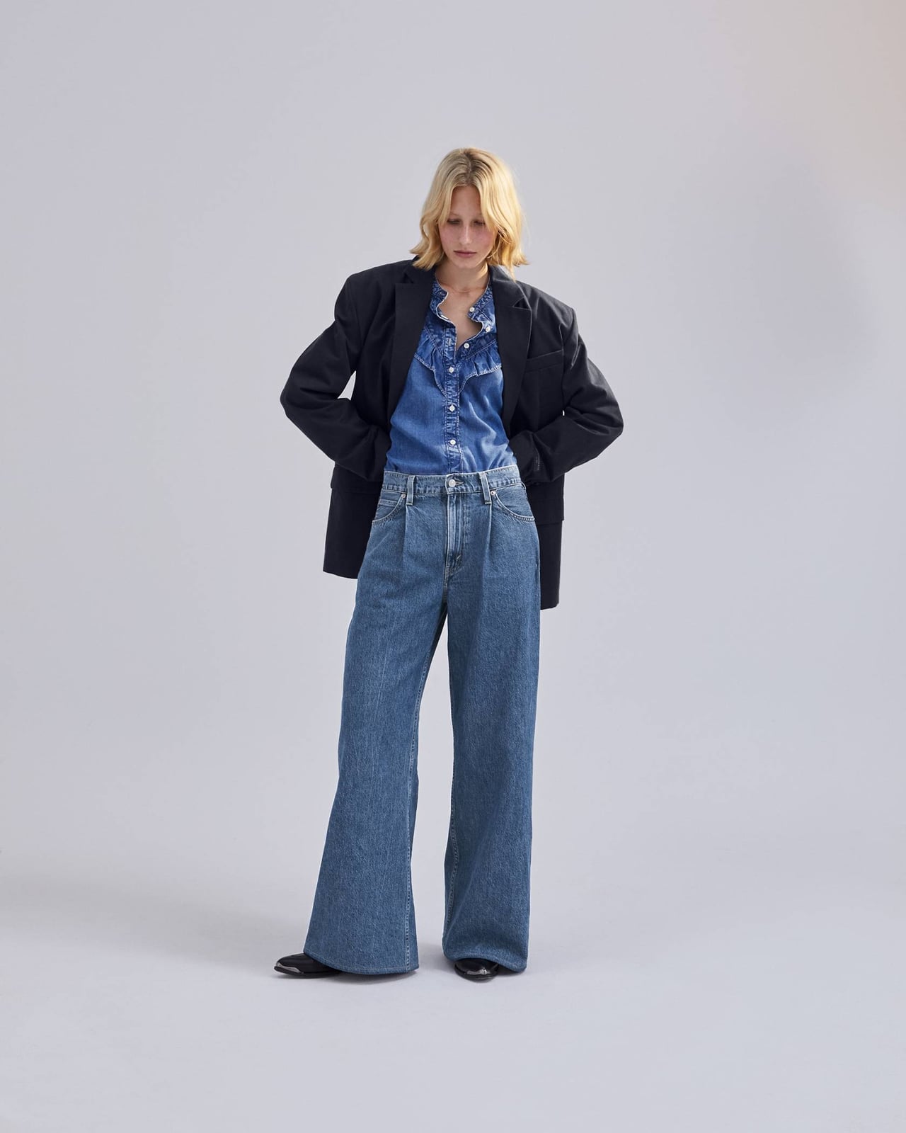 Oversized Blazer Over Denim Shirt and Wide Leg Jeans — Classy Baggy Outfits