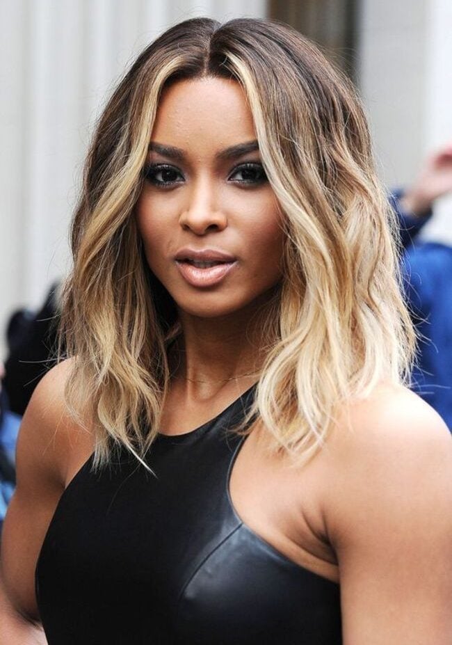 Collarbone Dark Blonde Balayage With Curtain Bangs, Wavy — Classy Balayage Hair Blonde