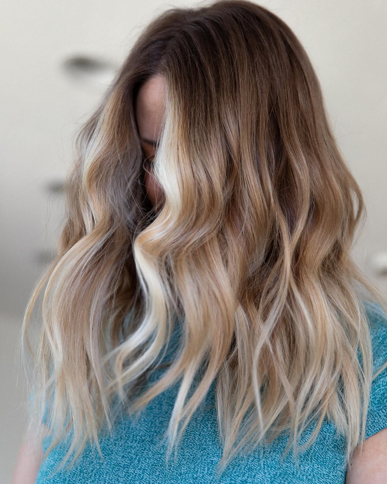 Shoulder Caramel Blonde Balayage With Loose Waves — Classy Balayage Hair Blonde