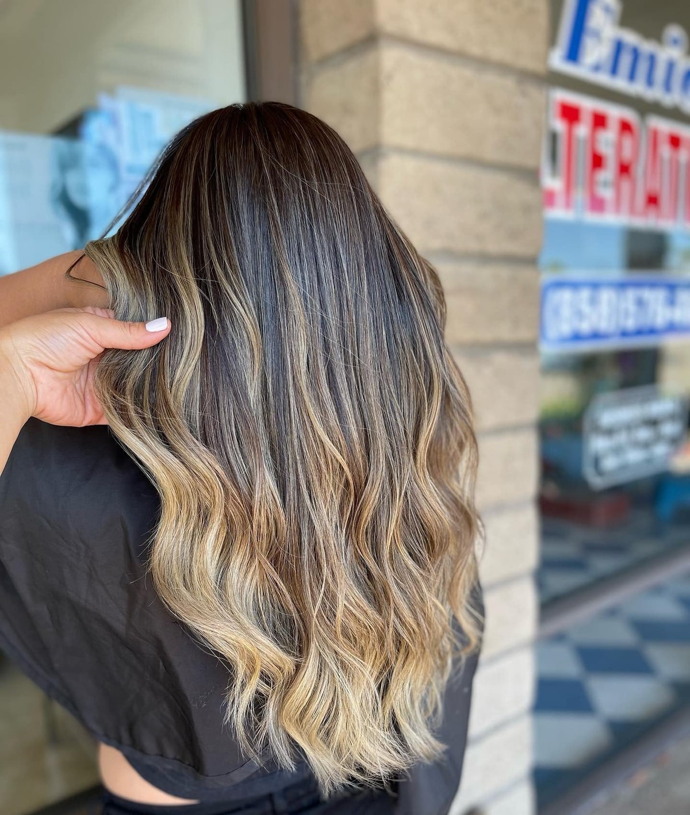 Mid-Back Champagne Blonde Balayage — Classy Balayage Hair Blonde