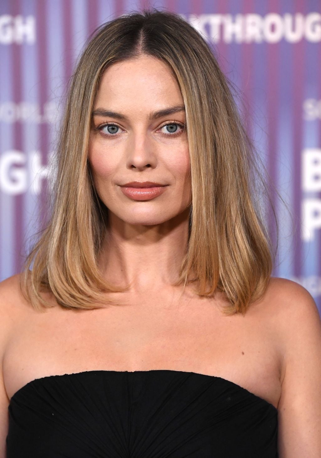 Cool Ash Blonde Blunt Bob With Curtain Bangs, Close-Up Take — Classy Balayage Hair Blonde