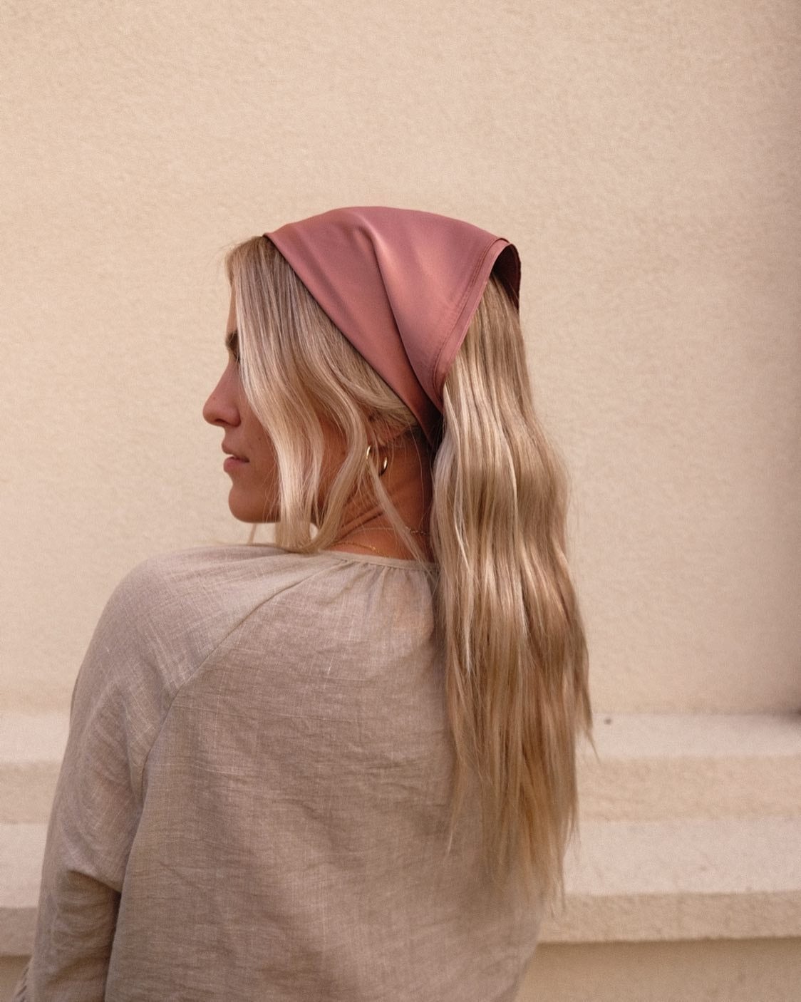 Mid-Back Straight Blonde With Satin Bandana — Classy Bandana Hair