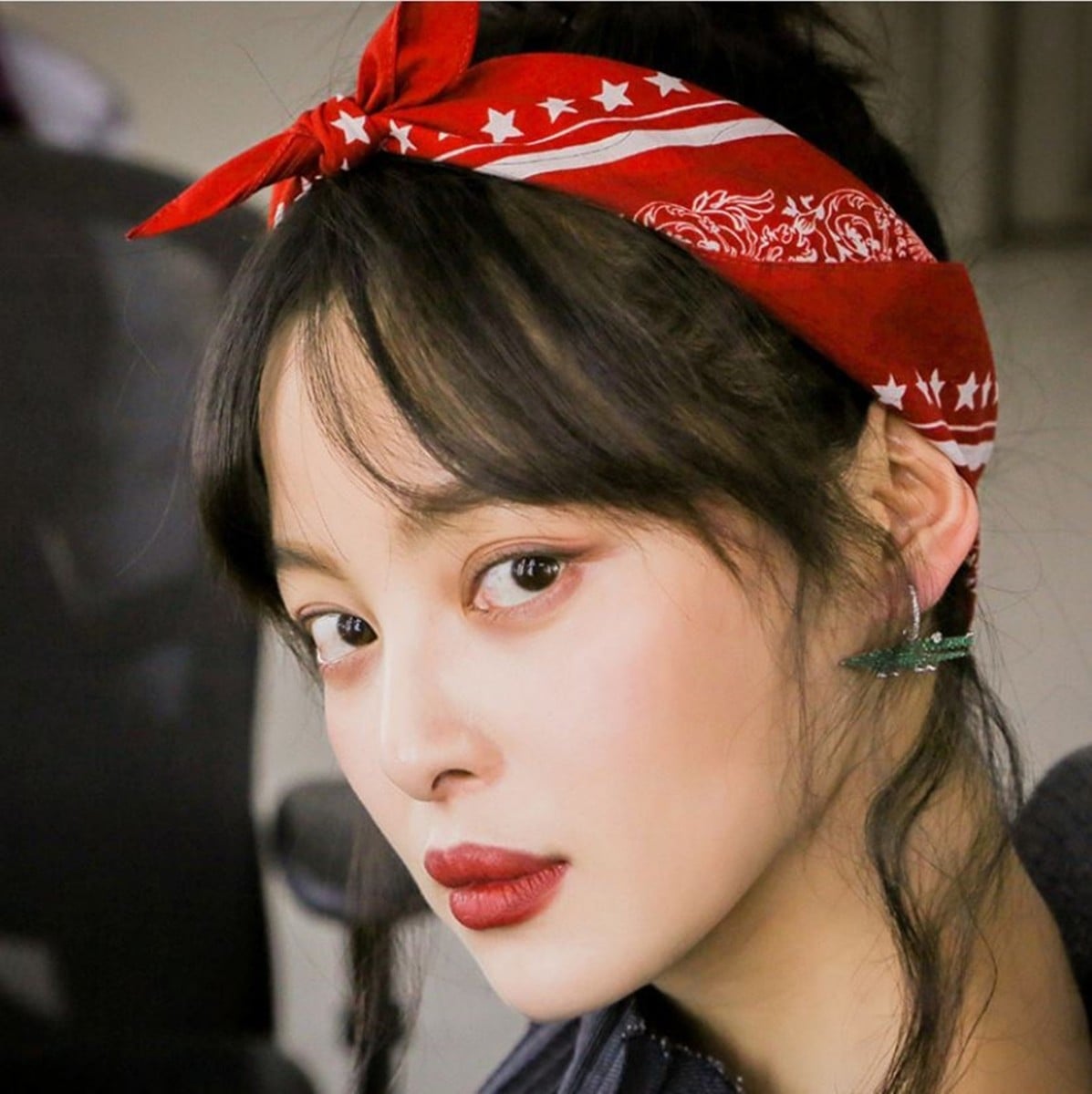 Mid-Back Ponytail With Wispy Bangs And Stars Bandana — Classy Bandana Hair