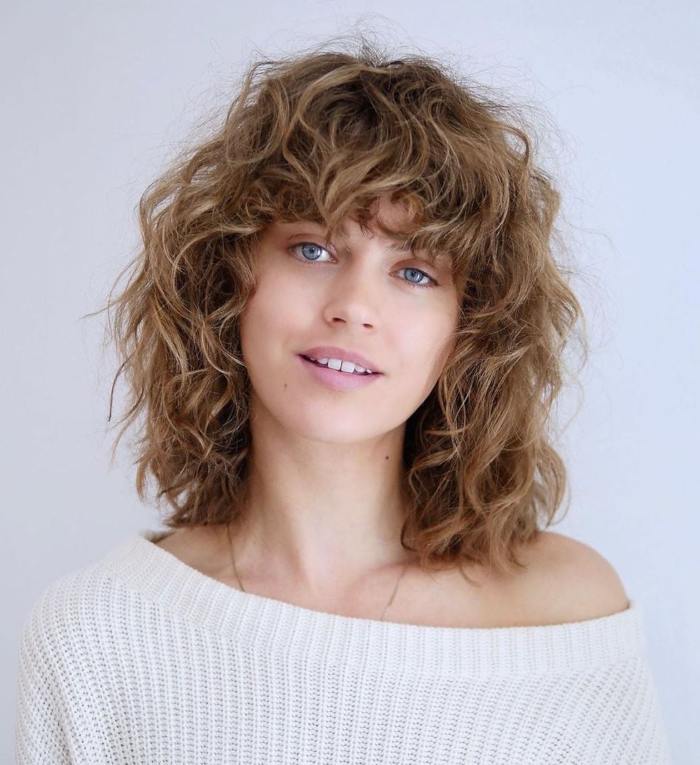 Chin Length Platinum Bob With Blunt Bangs Chin Length Platinum Bob With Blunt Bangs — Classy Bangs for Round Face