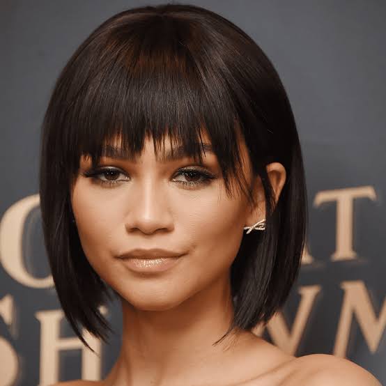 Chin Length Bob With Wispy Ended Blunt Bangs Chin Length Bob With Wispy Ended Blunt Bangs — Classy Bangs for Round Face