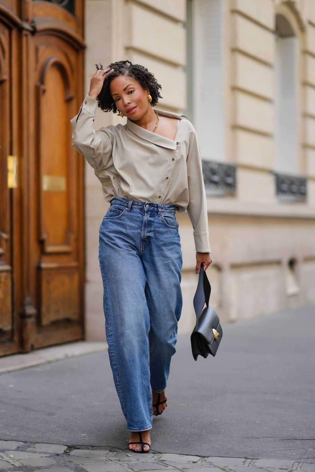 Medium Blue Barrel Jeans With Asymmetrical Knit Top Medium Blue Barrel Jeans With Asymmetrical Knit Top — Classy Barrel Jeans Outfits