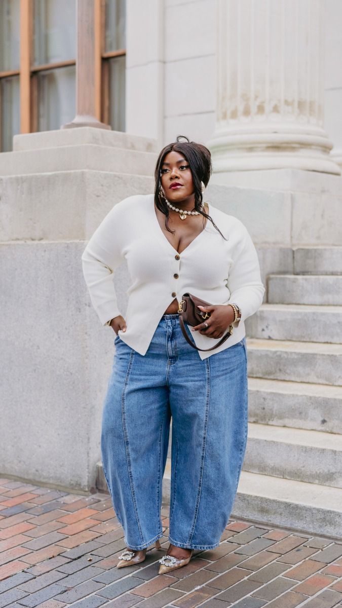 Light Blue Barrel Jeans With White Cardigan And Statement Necklace Light Blue Barrel Jeans With White Cardigan And Statement Necklace — Classy Barrel Jeans Outfits