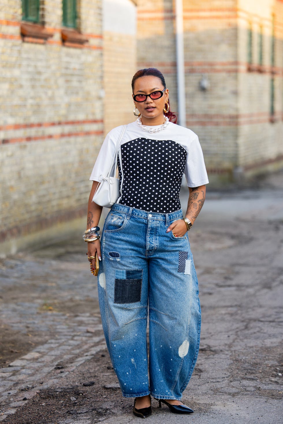Distressed Barrel Jeans With Polka Dot Corset Top Distressed Barrel Jeans With Polka Dot Corset Top — Classy Barrel Jeans Outfits