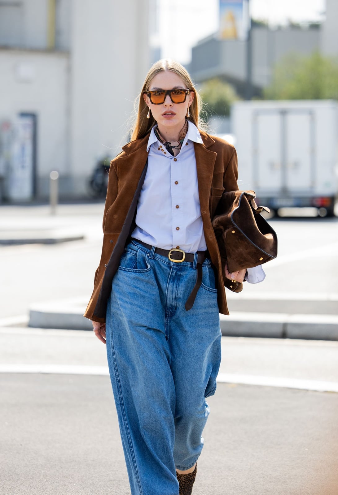 Light Blue Barrel Jeans With Suede Blazer And Loafers Light Blue Barrel Jeans With Suede Blazer And Loafers — Classy Barrel Jeans Outfits