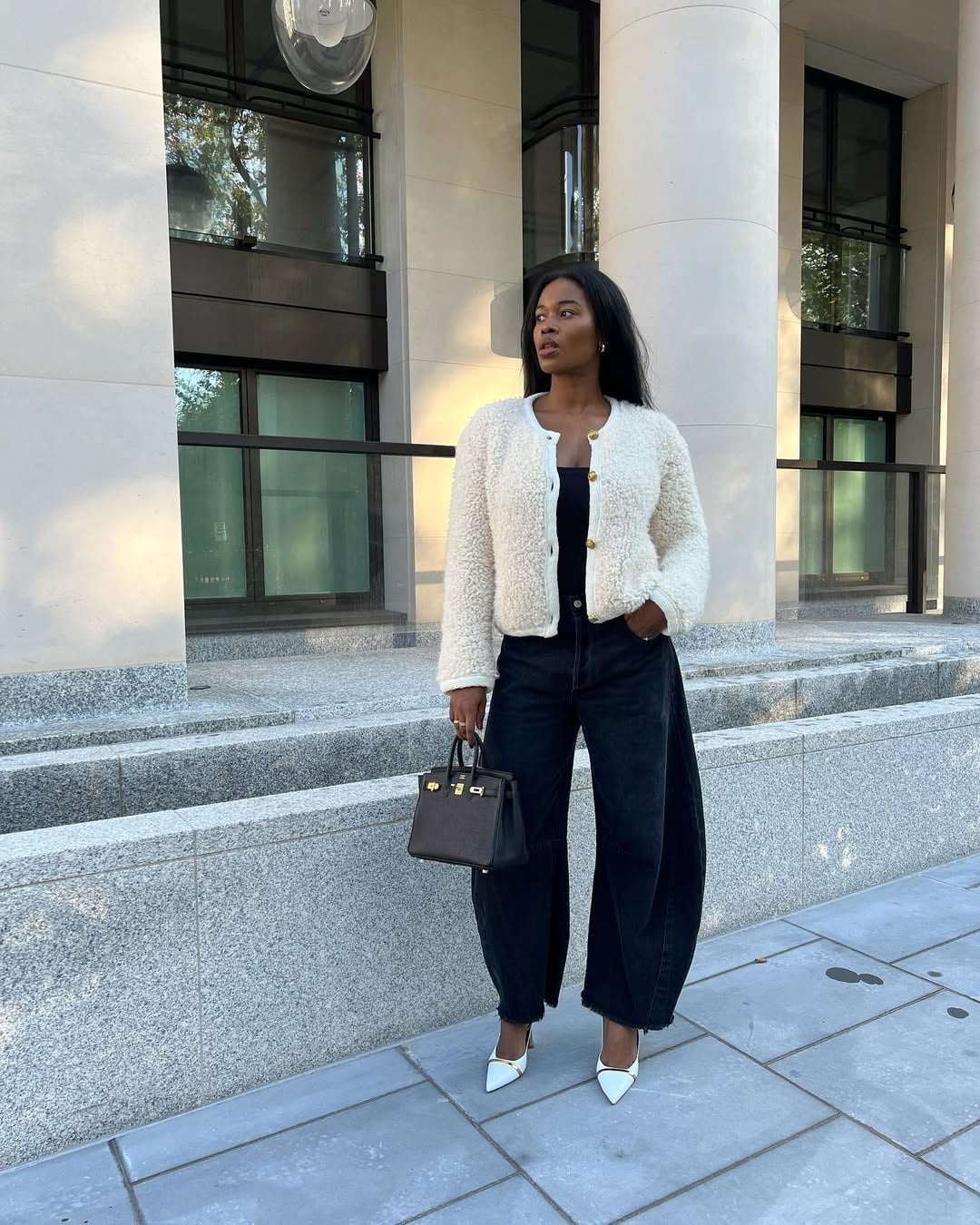 Black Barrel Jeans With Cream Cardigan And White Camisole Black Barrel Jeans With Cream Cardigan And White Camisole — Classy Barrel Jeans Outfits