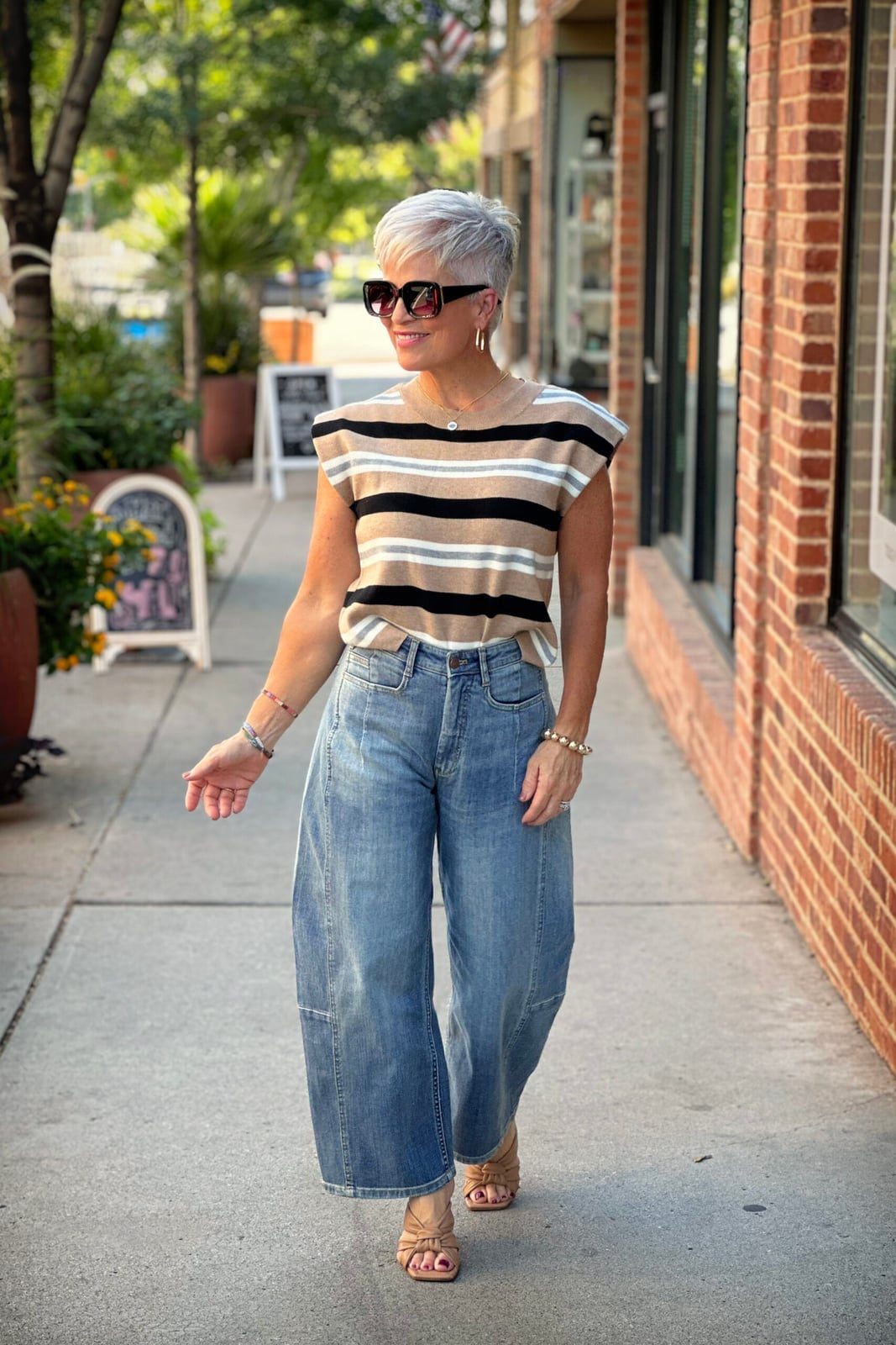 Light Wash Barrel Jeans With Striped Sleeveless Top, Close-Up Take Light Wash Barrel Jeans With Striped Sleeveless Top, Close-Up Take — Classy Barrel Jeans Outfits