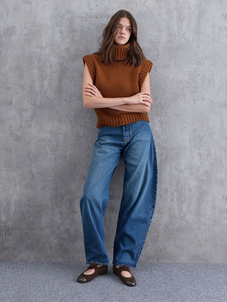 Blue Barrel Jeans With Grey Zip-Up Jacket And Long Coat Blue Barrel Jeans With Grey Zip-Up Jacket And Long Coat — Classy Barrel Jeans Outfits