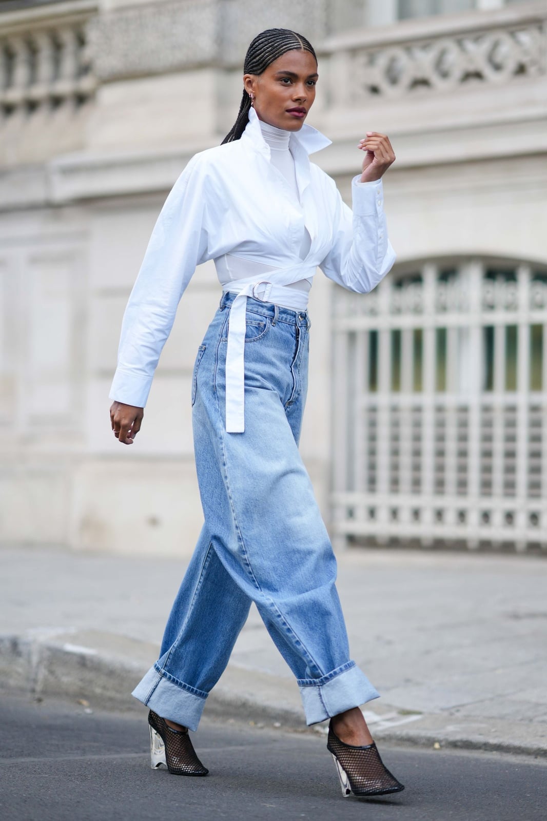Light Blue Barrel Jeans With Cuffed Hem And White Wrap Shirt Light Blue Barrel Jeans With Cuffed Hem And White Wrap Shirt — Classy Barrel Jeans Outfits