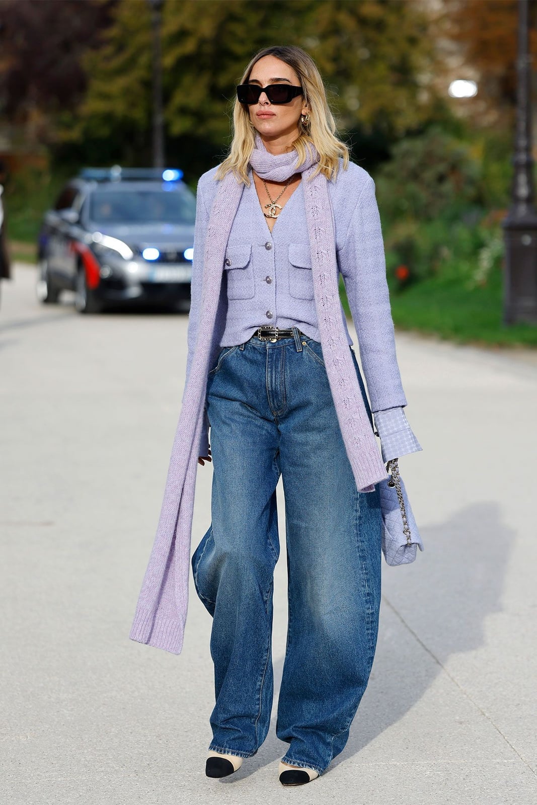 Blue Denim Barrel Jeans With Lilac Cardigan And Checked Shirt Blue Denim Barrel Jeans With Lilac Cardigan And Checked Shirt — Classy Barrel Jeans Outfits