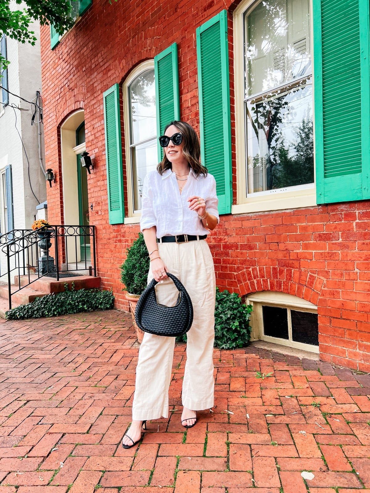 Casual Chic Beige Linen Trousers and White Shirt, Close-Up Take Casual Chic Beige Linen Trousers and White Shirt, Close-Up Take — Classy Beige Outfits